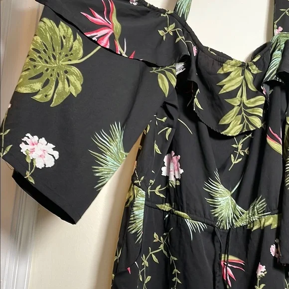 Atmosphere Green Leaf Pattern Top - Picture 4 of 9